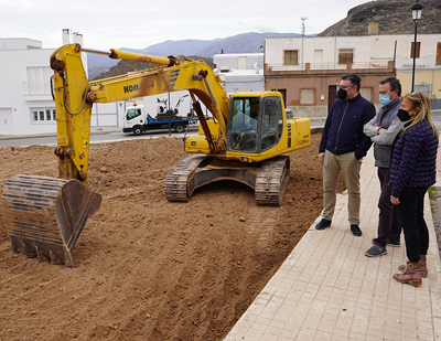 El Ayuntamiento de Berja pavimenta la explanada del Centro Social de Benej y cuatro caminos rurales