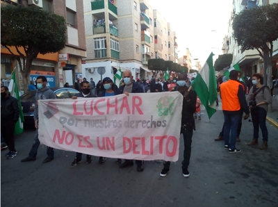 Cientos de trabajadores se manifiestan contra la explotacin y el maltrato a los jornaleros y envasadoras