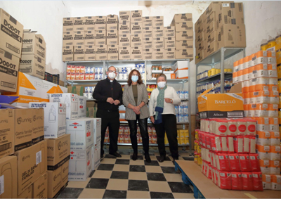 La fábrica de Holcim en Carboneras dona más de 3.400 productos de primera necesidad a Cáritas 