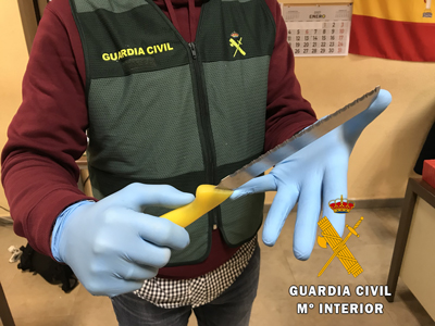 Noticia de Almería 24h: Ataca por la espalda a su víctima realizándole un gran corte en el cuello con un cuchillo de sierra