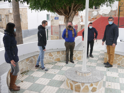 Finalizan las obras de embellecimiento y adecuacin de espacios ajardinados en calles Amanecer y Genil