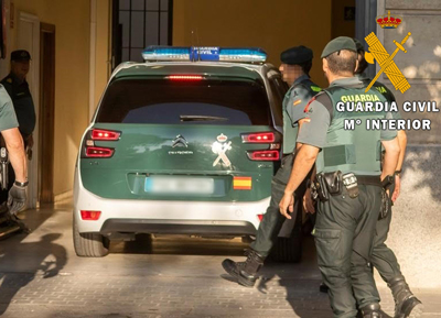 Noticia de Almería 24h: Tres detenidos por robar y agredir violentamente al dueño de una panadería