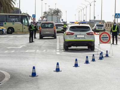 Policía Local de Adra realiza una campaña de vigilancia y control de camiones y autobuses a partir del lunes