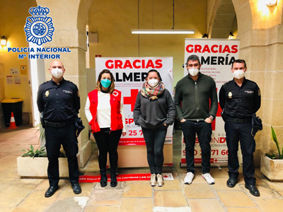 La Polica Nacional en Almera y Cruz Roja Espaola renuevan su acuerdo de colaboracin 