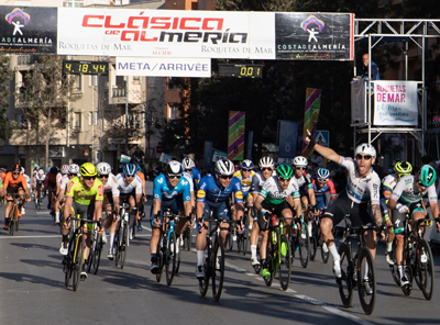 Noticia de Almería 24h: Giacomo Nizzolo gana La Clásica Ciclista con la que Costa de Almería brilla en todo el mundo