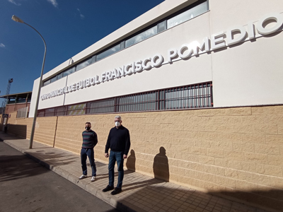 Noticia de Almera 24h: El pabelln de deportes y el campo de ftbol ya lucen los nombres de Paco Navarro y Francisco Pomedio