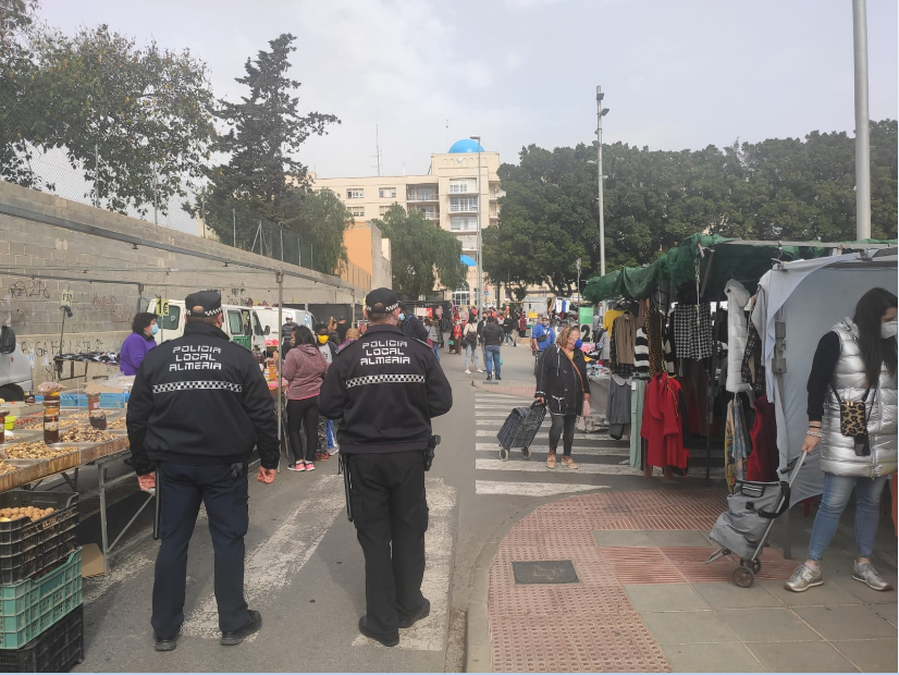 Noticia de Almería 24h: La Policía Local disuelve durante el fin de semana 30 fiestas ilegales e instruye 15 actas por botellón