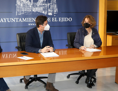 Ayuntamiento de El Ejido y Cáritas Koopera Almería renuevan su colaboración 