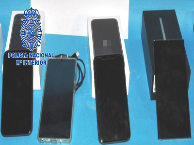La Policía Nacional recupera en Almería cinco Smartphones de alta gama valorados en 5.400 euros