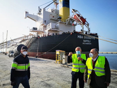 Noticia de Almera 24h: El mayor carguero que ha operado en la drsena almeriense parte con ms de 80.000 toneladas de yeso hacia Canad