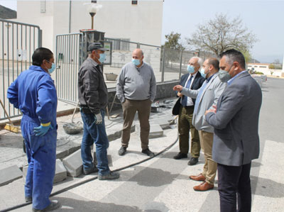 Noticia de Almera 24h: El subdelegado del Gobierno visita las obras del PFEA que se realizan en Fondn 