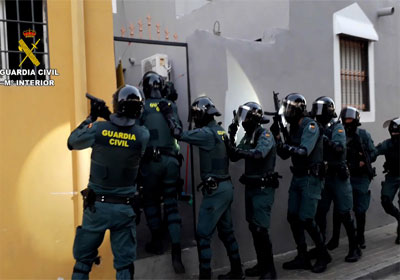 Noticia de Almería 24h: Con un amplio despliegue de agentes de la Guardia Civil, la operación Zurclock desmantela un activo punto de venta de cocaína