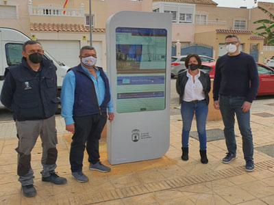 Los vecinos de Hurcal de Almera, ms cerca de su Ayuntamiento con un nuevo ttem digital interactivo