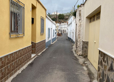 Berja construir dos imbornales en la calle Fuente de la Higuera para acabar con las inundaciones 