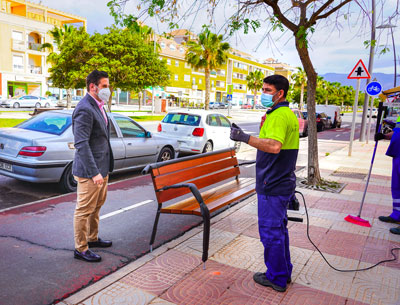 Noticia de Almería 24h: Roquetas renueva el mobiliario urbano de las Principales Avenidas