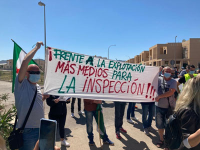 Manifestacin por los derechos de los trabajadores del campo convocada por el sindicato Soc-SAT