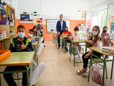 Noticia de Almería 24h: El alcalde celebra el Día de las Familias en el colegio La Chanca y comparte con los alumnos sus deseos para después de la pandemia