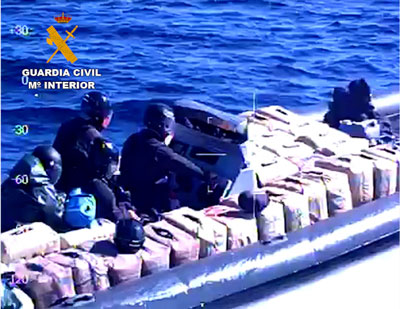 La Guardia Civil desmantela una organización murciana que introducía hachís en las costas de Almería