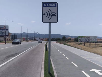 Noticia de Almera 24h: La Polica Local inicia una nueva campaa de control de velocidad con la instalacin de un Radar fijo