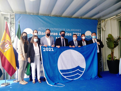 Noticia de Almería 24h: Roquetas de Mar renueva sus seis banderas azules en playas urbanas y obtiene la distinción de Centro Azul para el Aula del Mar