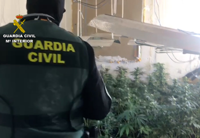 La Guardia Civil detiene a una persona como autor de un delito contra la salud púbica en Roquetas de Mar