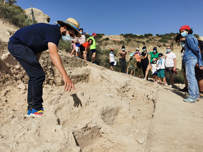 Noticia de Almería 24h: Visitas guiadas a las excavaciones arqueológicas del Cerro del Espíritu Santo de Vera para difundir el valor patrimonial del yacimiento