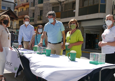 La Asociacin Espaola Contra el Cncer celebra una jornada de cuestacin en la Plaza Puerta del Mar de Adra