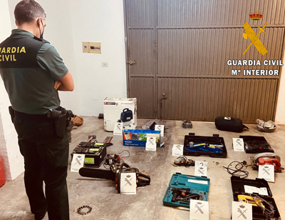 La Guardia Civil detiene en Canjáyar a dos personas por robar herramientas en un cortijo y recupera los efectos