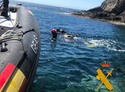 Rescatan el cadver de un hombre que navegaba en kayak por la playa de los Escullos en Cabo de Gata