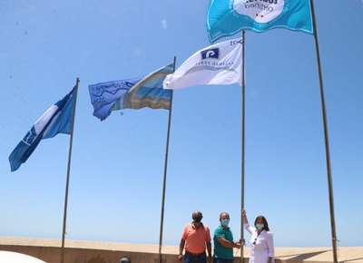 Noticia de Almería 24h: Turismo entrega a El Ejido las Banderas Azules con que se han distinguido sus playas