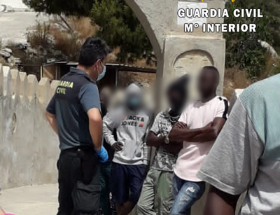 Noticia de Almería 24h: La Guardia Civil detiene a una persona e investiga a otra por estafar a personas en situación de exclusión social en Níjar  