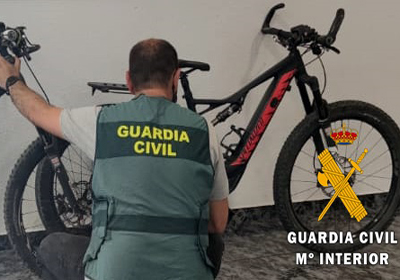 La Guardia Civil investiga a cuatro menores por el robo de dos bicicletas que se encontraban en una embarcación atracada en el puerto de Almerimar 