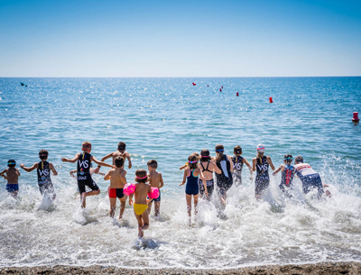 Noticia de Almera 24h: Roquetas de Mar crea una Escuela de Verano de Triatln que ofrece deporte y turismo a 50 nios y familiares