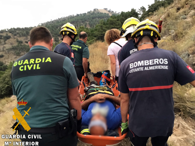 Noticia de Almería 24h: La Guardia Civil auxilia a un senderista herido en Bayarque 