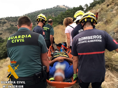 Noticia de Almera 24h: La Guardia Civil auxilia a un senderista herido en Bayarque 