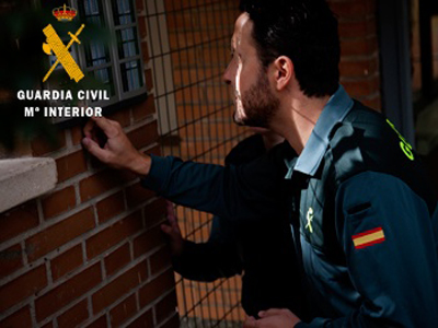 La Guardia Civil detiene in fraganti a los cuatro autores de un robo en el interior de una vivienda en San Isidro-Nijar