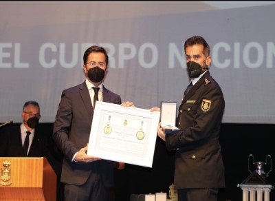 La Policía Nacional en El Ejido recibe la medalla de Honor del Ayuntamiento 