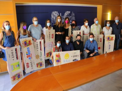 Noticia de Almería 24h: El Ayuntamiento acoge la entrega de diez ‘cheques solidarios’ a colectivos sociales por parte de promotores culturales