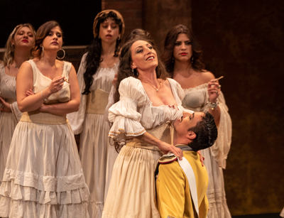 El Auditorio se rinde a la plasticidad castiza de la pera ‘Carmen’, el drama universal de Georges Bizet