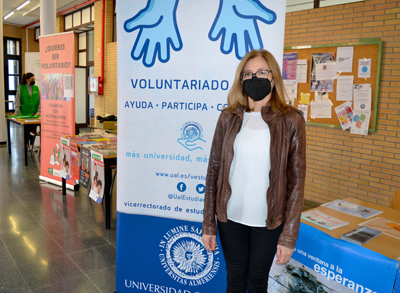 Noticia de Almera 24h: Los estudiantes de la Universidad se ponen las "gafas del voluntariado"