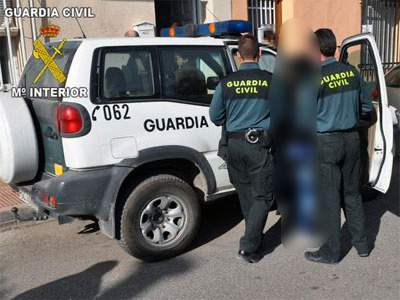 Noticia de Almera 24h: La nia de 11 aos desaparecida es localizada en Vera acompaada de un hombre que es detenido por abuso sexual