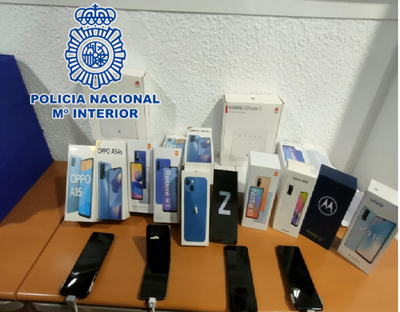 Noticia de Almería 24h: La Policía Nacional en Almería y El Ejido han detenido a los autores de un robo en una tienda de telefonía