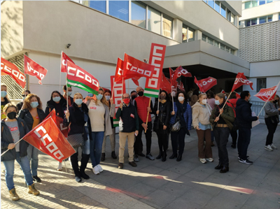 Los sindicatos se concentran en contra de la liberalizacin para que las grandes superficies puedan abrir en domingo