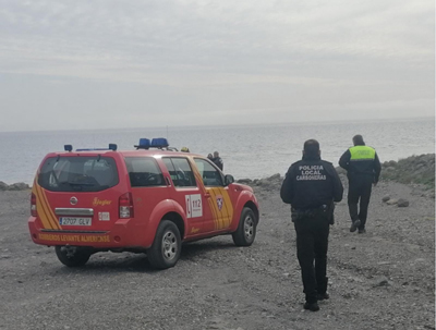 Noticia de Almería 24h: La Policía Local participa en el rescate de un menor que se había caído por un acantilado tras llegar en patera