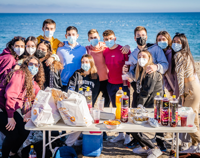 Las tradicionales moragas de Roquetas de Mar se viven sin aglomeraciones, precaucin y responsabilidad 