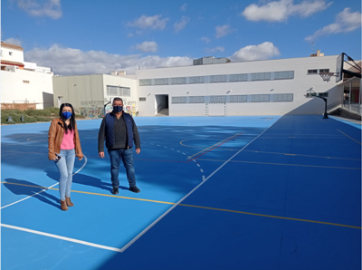El Ayuntamiento pone a punto los cuatro colegios públicos con tareas de limpieza y desinfección y mejora la pista deportiva del CEIP Clara Campoamor