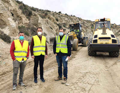 Arrancan las obras de pavimentación del camino viejo de Almería en Vera dentro del  Plan de Caminos Municipales 2020 de Diputación