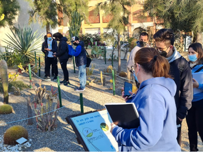 Un total de alumnos de 15 alumnos del itinerario “Empleo en Viveros en Roquetas de Mar” visitan el Jardn del Sol