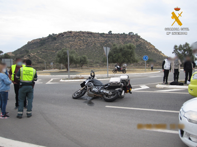 Noticia de Almería 24h: La Guardia Civil investiga al conductor de un turismo, por no auxiliar a las víctimas de un accidente de circulación que él había provocado