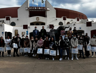 Estudiantes del grado de Turismo de la Universidad visitan los principales enclaves turísticos de Roquetas de Mar
